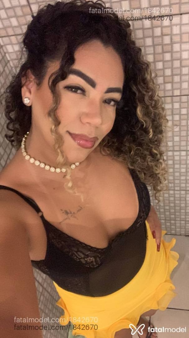 Acompanhante mulher loira (o) de olhos castanhos - Isabelle