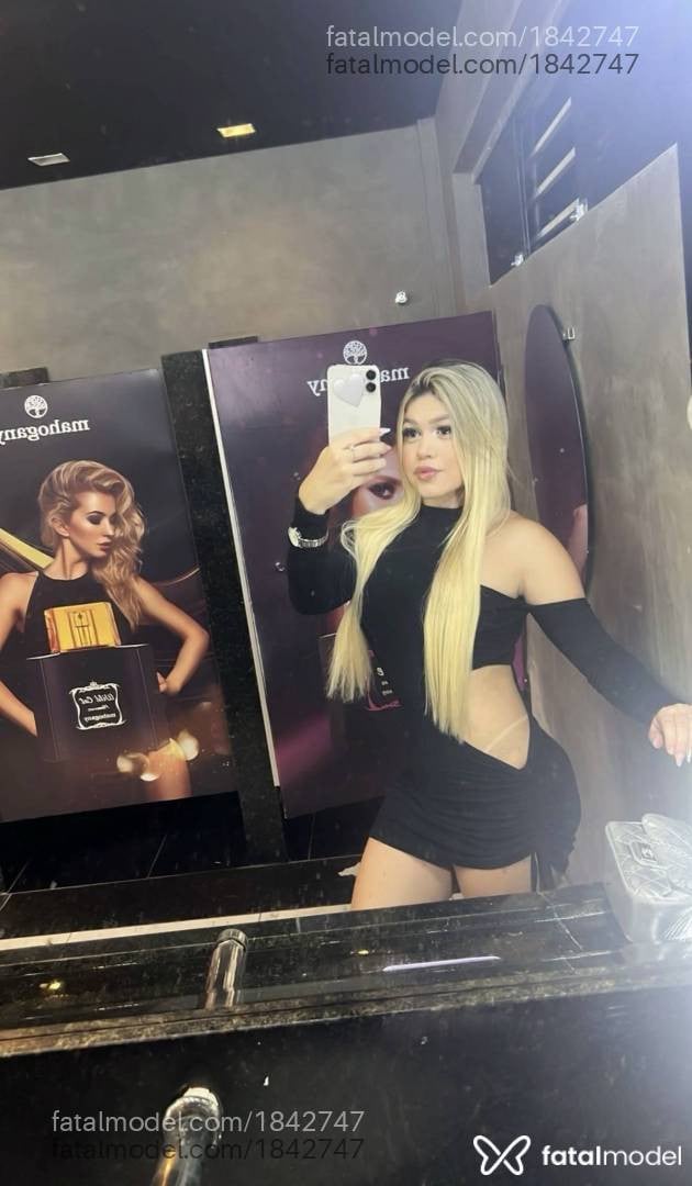 Acompanhante mulher loira (o) de olhos castanhos - Melyssa Santos