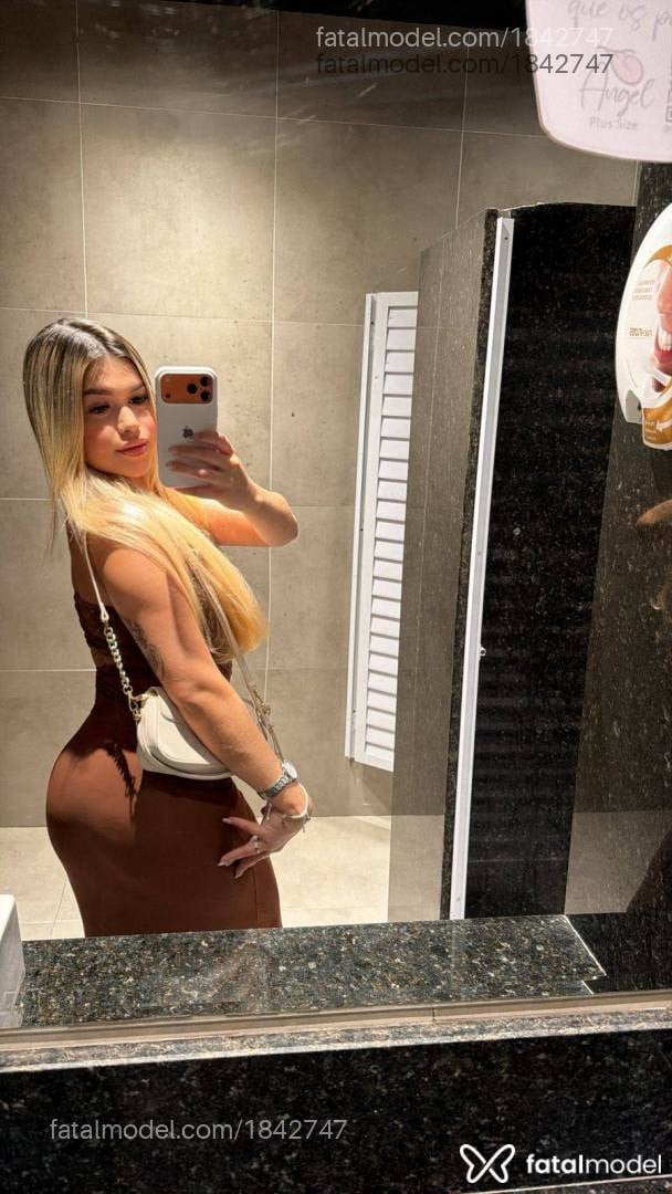 Acompanhante mulher loira (o) de olhos castanhos - Melyssa Santos