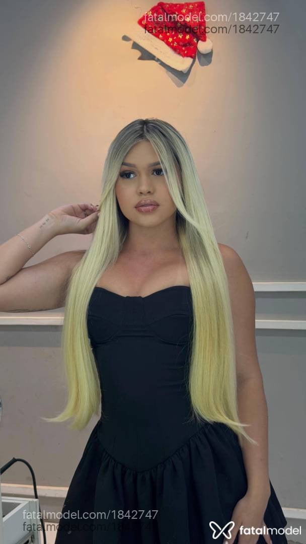 Acompanhante mulher loira (o) de olhos castanhos - Melyssa Santos