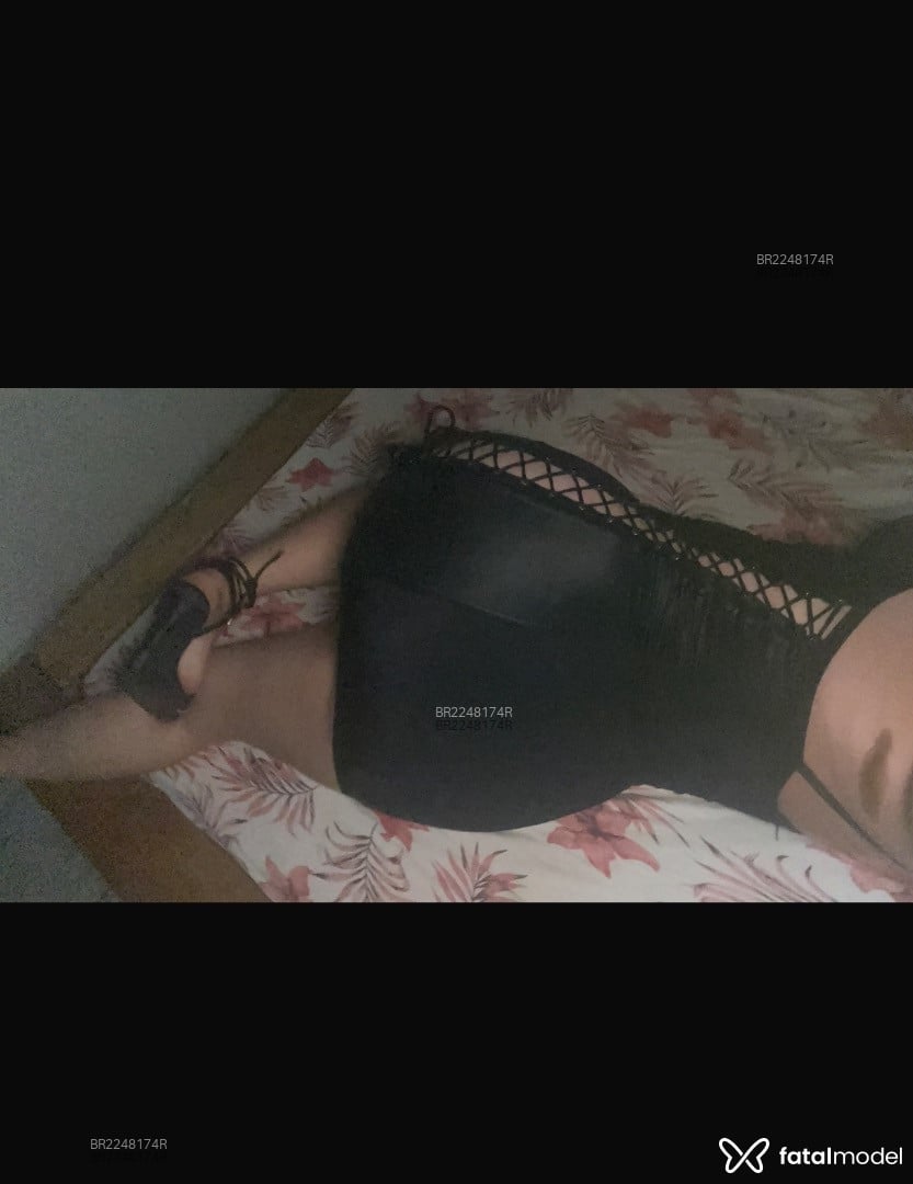 Acompanhante mulher com cabelo castanho de olhos castanhos em Chapecó - Nat