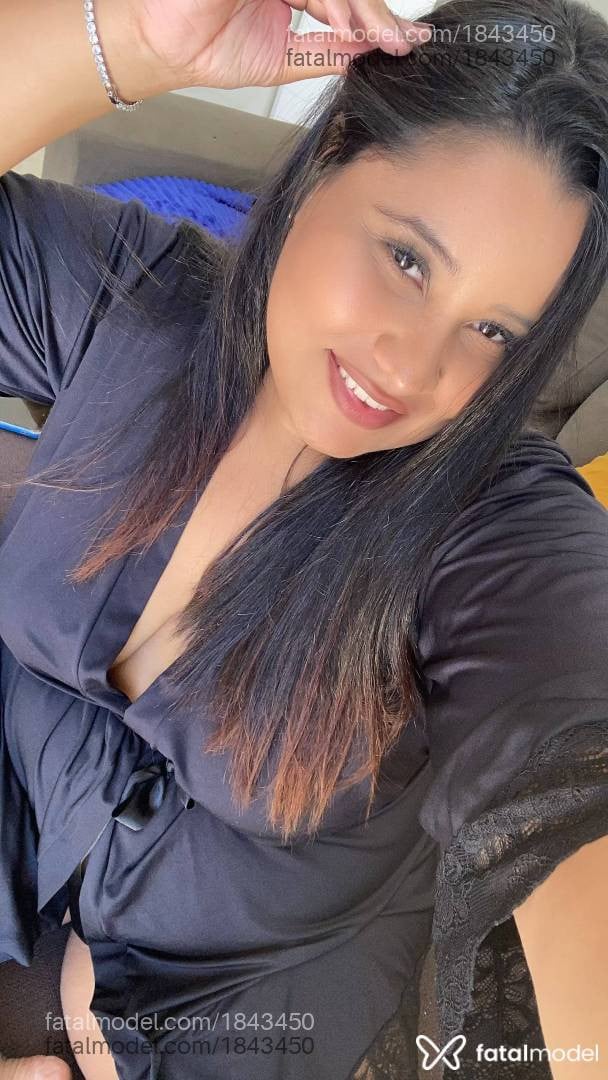 Acompanhante mulher morena (o) de olhos castanhos - Paola