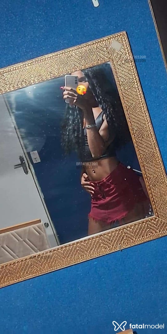 Acompanhante mulher trans com cabelo colorido de olhos castanhos em Nova Iguaçu - Lorena