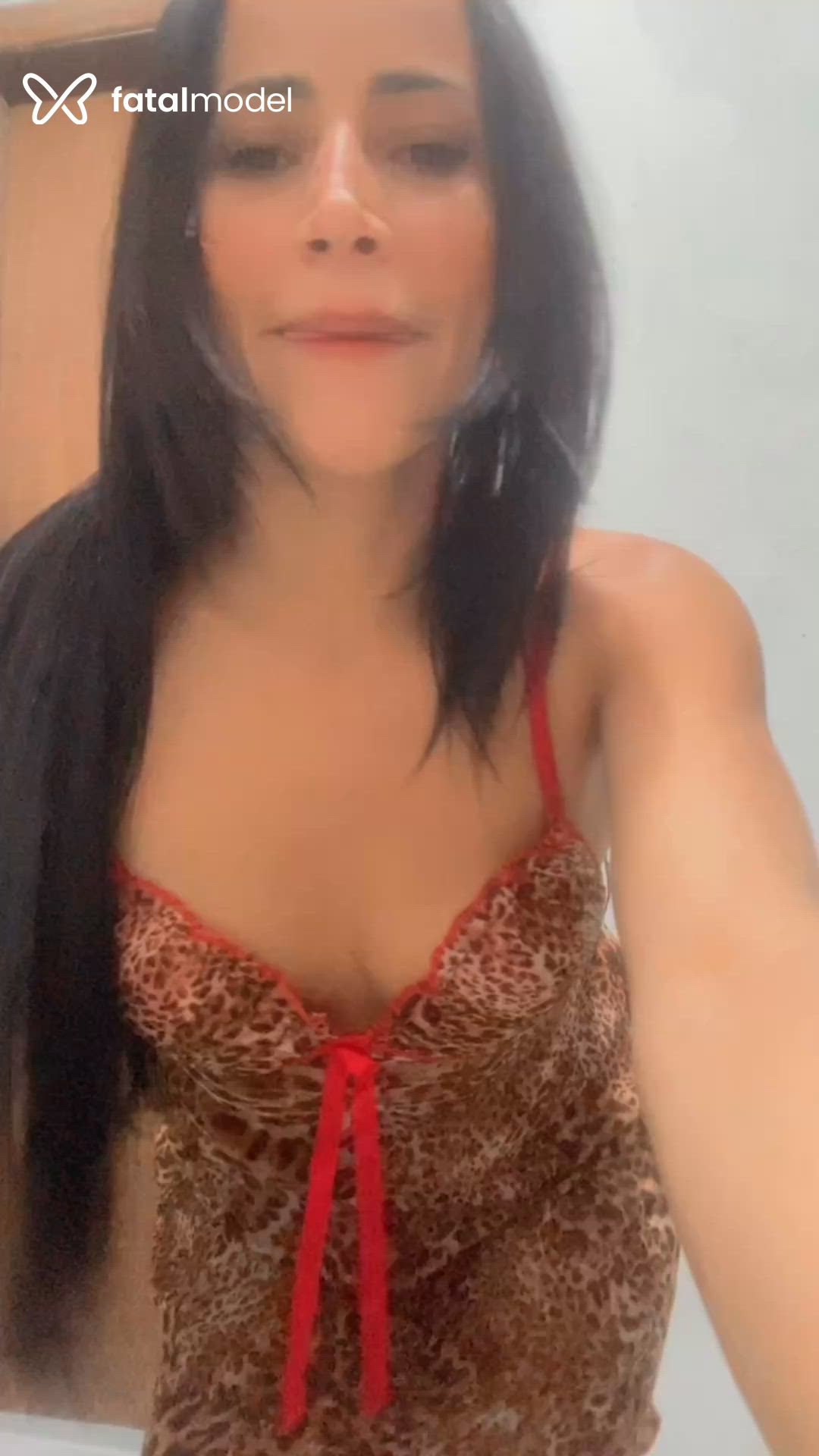 Acompanhante mulher morena (o) de olhos mel - Patrícia