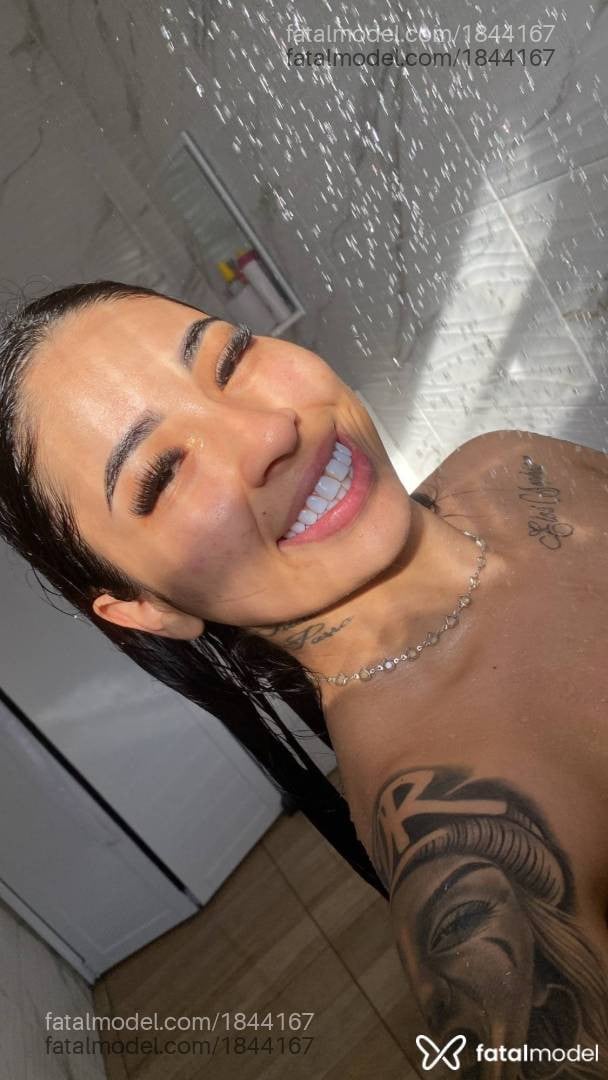 Acompanhante mulher morena (o) de olhos castanhos em Extrema Acompanhante mulher morena (o) de olhos castanhos em Extrema - Isabella