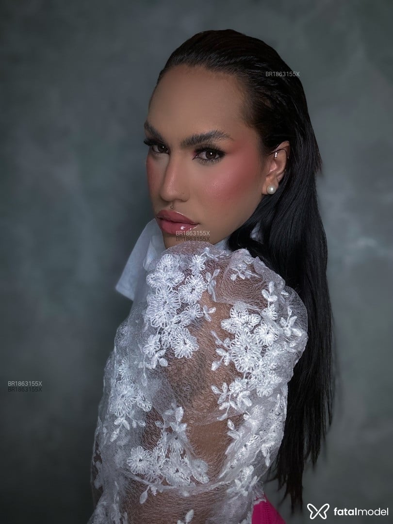 Acompanhante mulher trans com cabelo castanho de olhos castanhos em Cuiabá - Bella