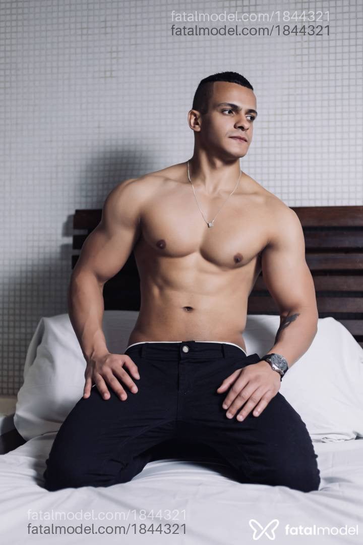 Acompanhante homem com cabelo castanho de olhos castanhos - Samuel Colt