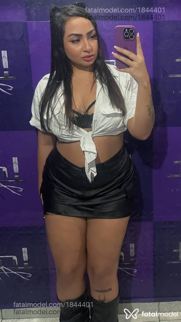 Acompanhante mulher com cabelo castanho de olhos castanhos - Maya