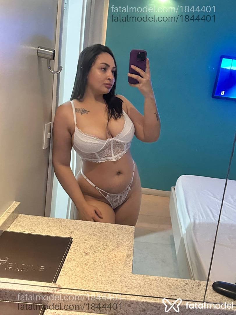 Acompanhante mulher com cabelo castanho de olhos castanhos - Maya