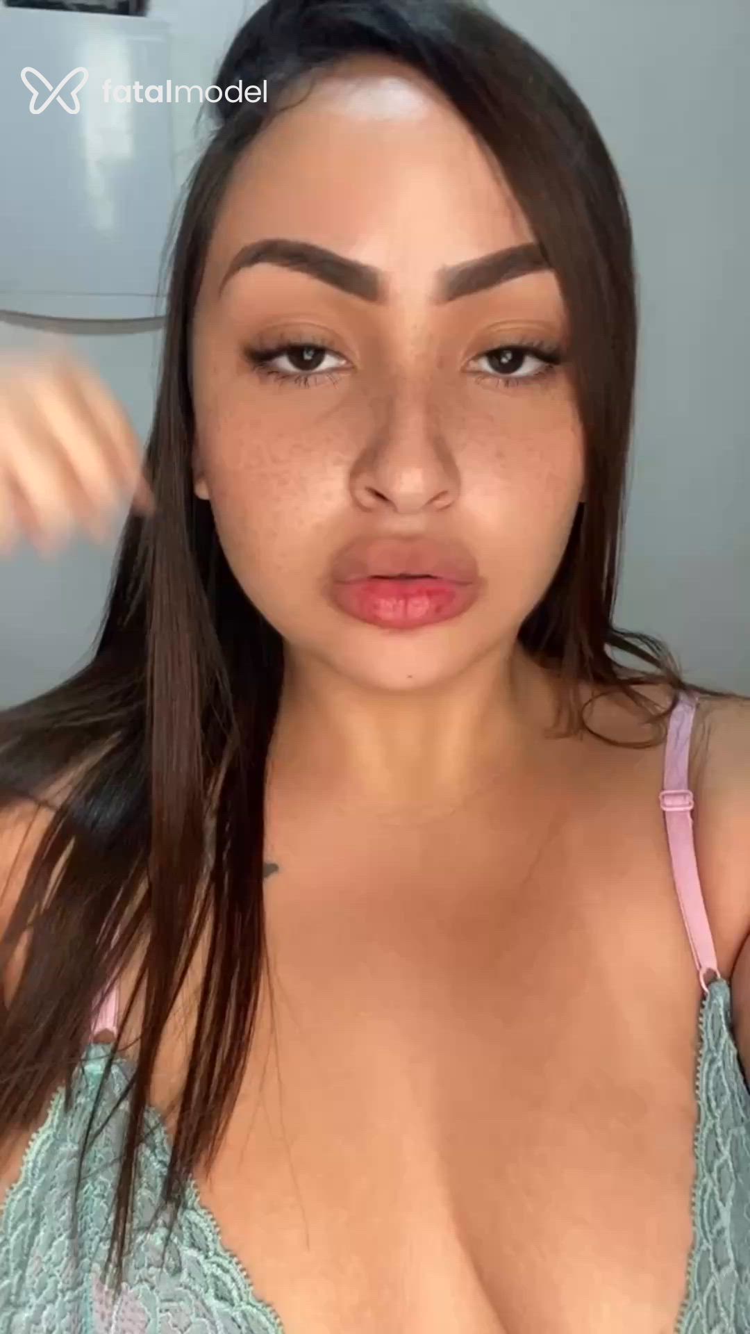 Acompanhante mulher com cabelo castanho de olhos castanhos em Itajubá Acompanhante mulher com cabelo castanho de olhos castanhos em Itajubá - Maya