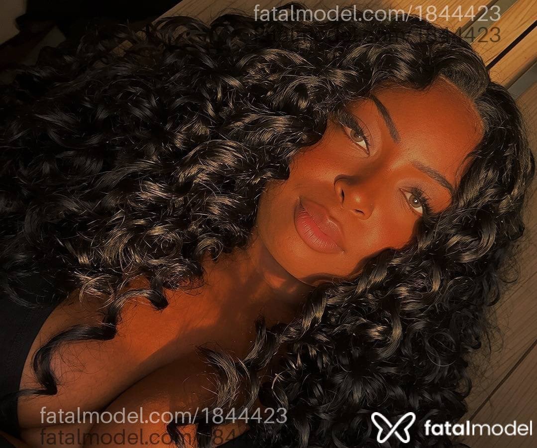 Acompanhante mulher morena (o) de olhos castanhos - Pantera
