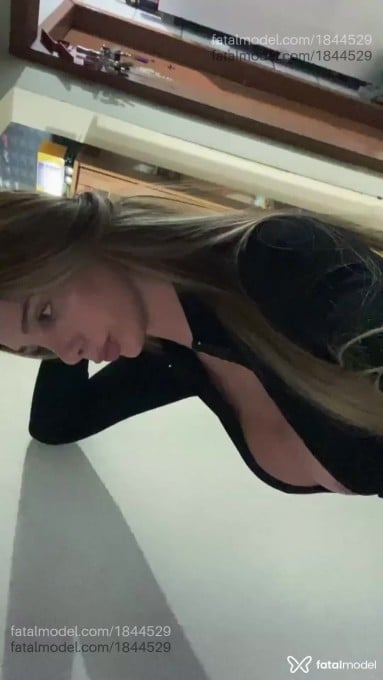 Acompanhante mulher trans loira (o) de olhos verdes em Gaspar - Mariana