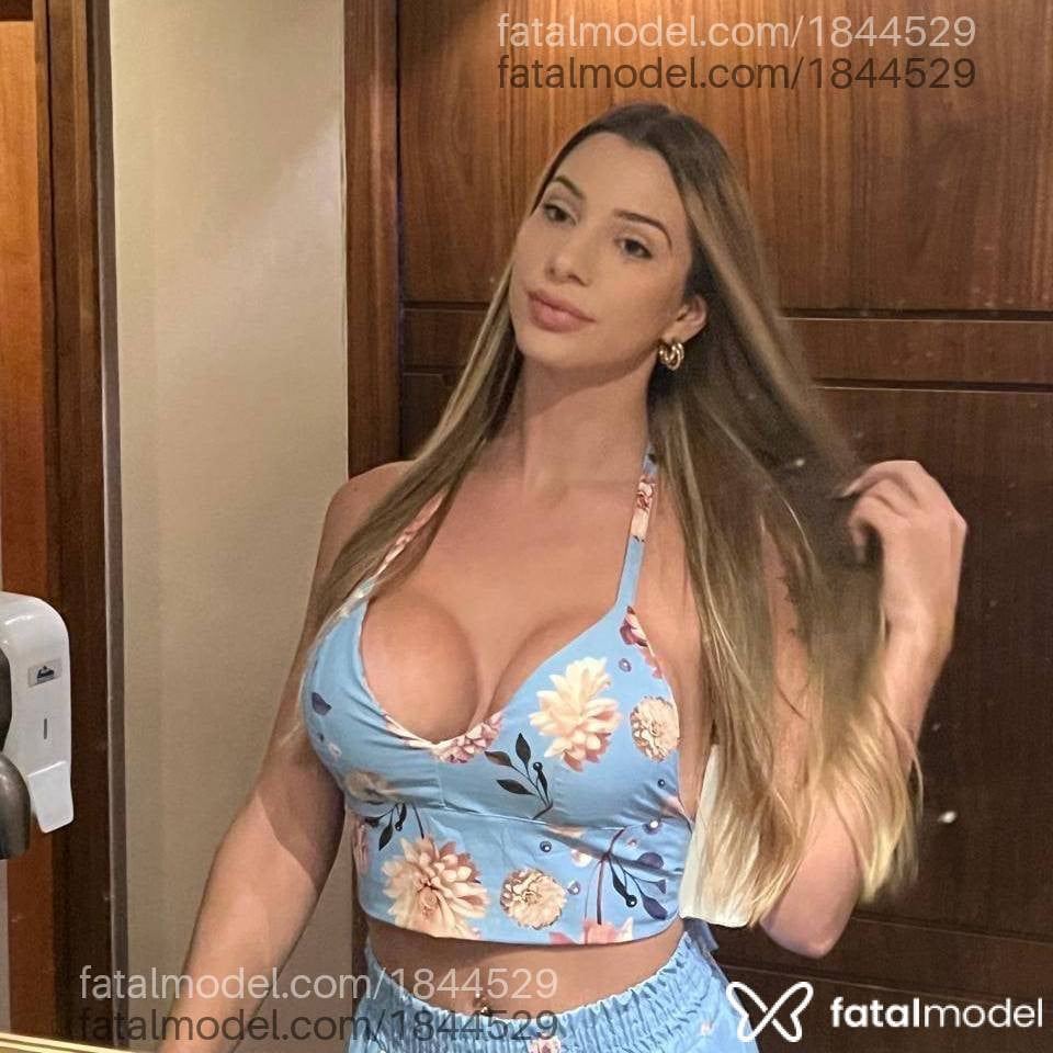 Acompanhante mulher trans loira (o) de olhos verdes em Gaspar - Mariana