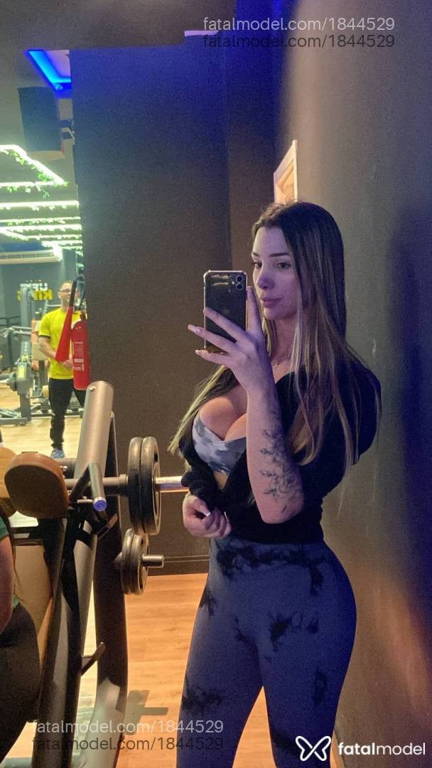 Acompanhante mulher trans loira (o) de olhos verdes - Mariana