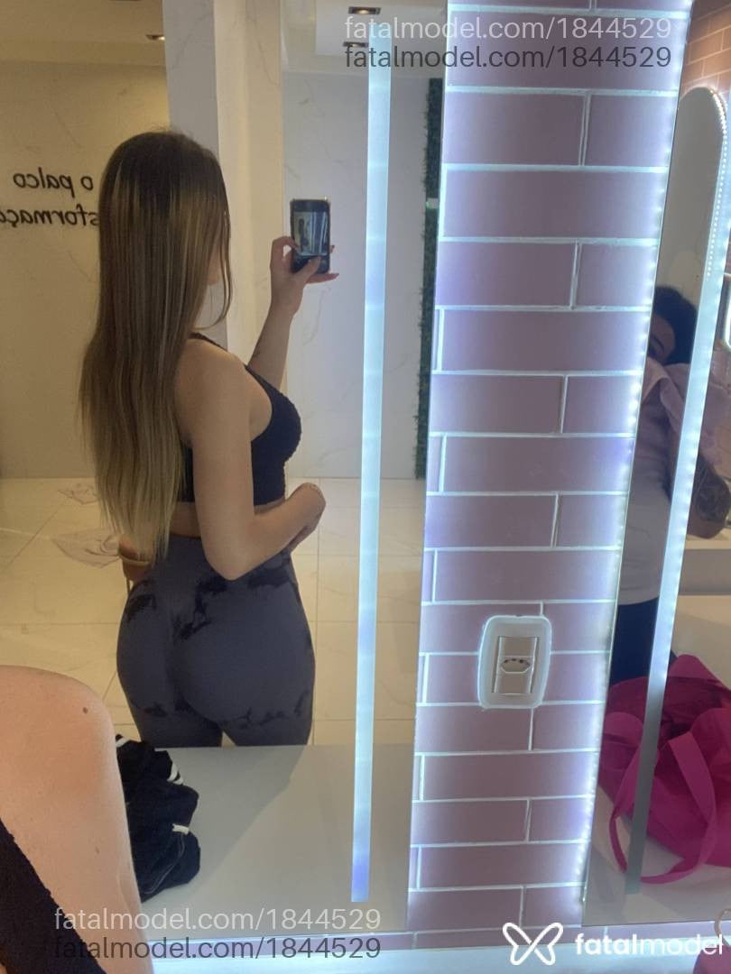 Acompanhante mulher trans loira (o) de olhos verdes em Gaspar - Mariana