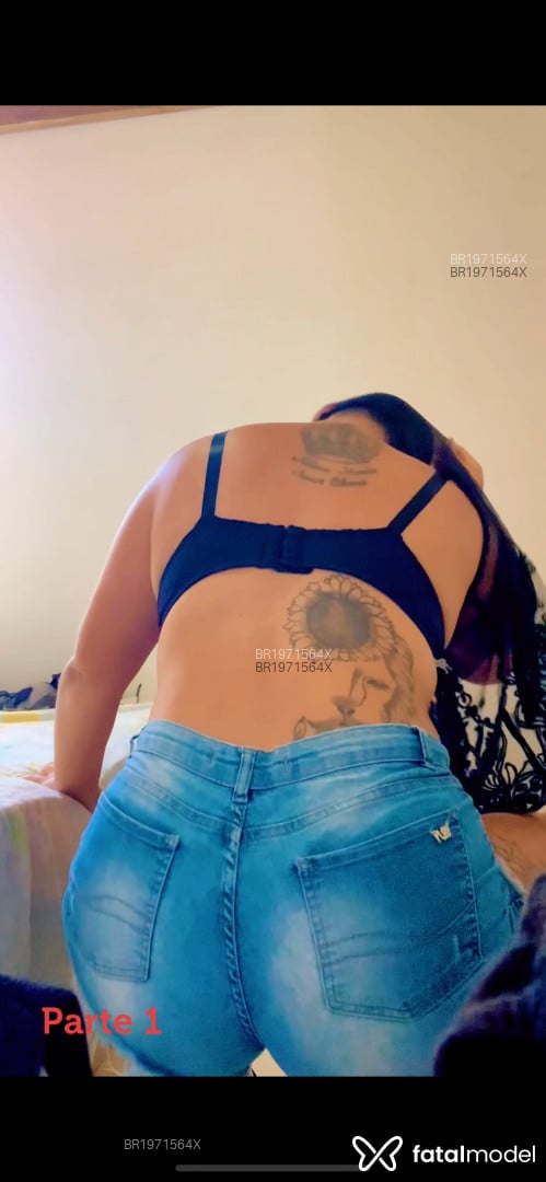 Acompanhante mulher com cabelo castanho de olhos castanhos em Curitiba - Carolina