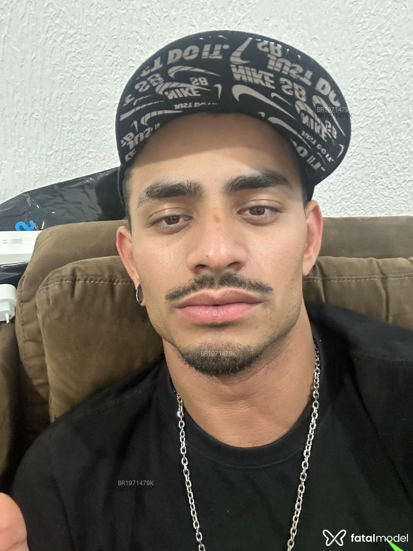 Acompanhante homem morena (o) de olhos castanhos em Joinville - MineiroDot