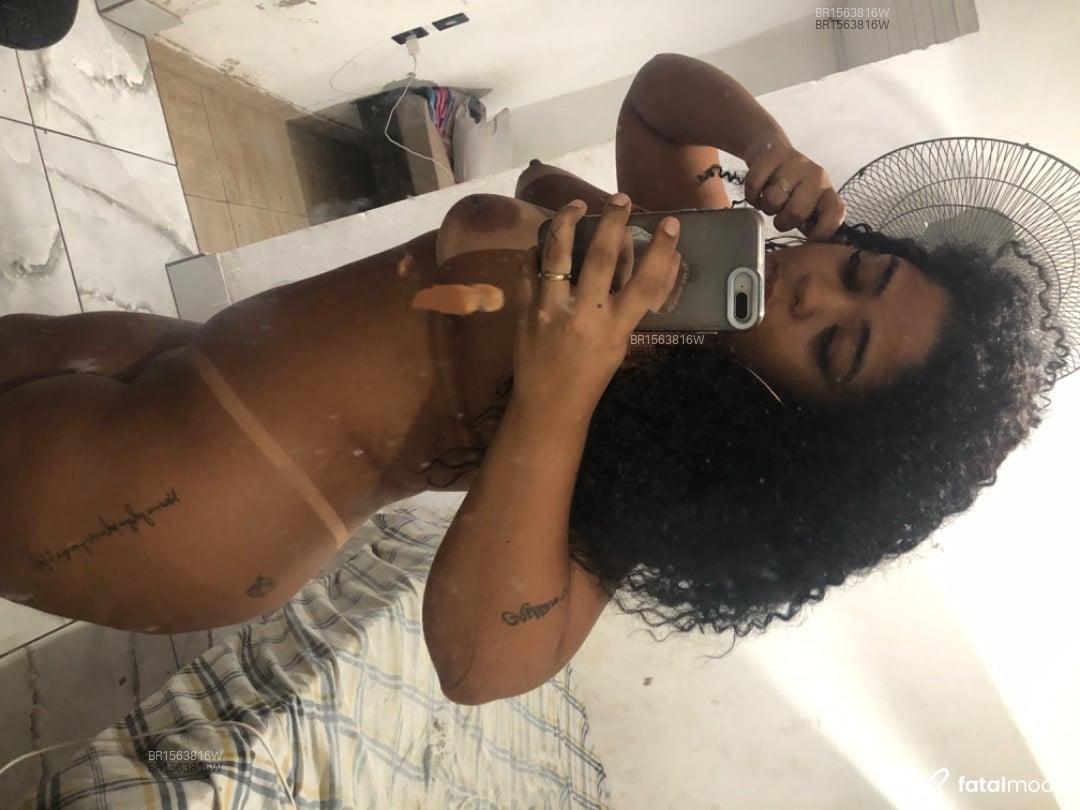 Acompanhante mulher morena (o) de olhos castanhos em Macaé Acompanhante mulher morena (o) de olhos castanhos em Macaé - Maysa