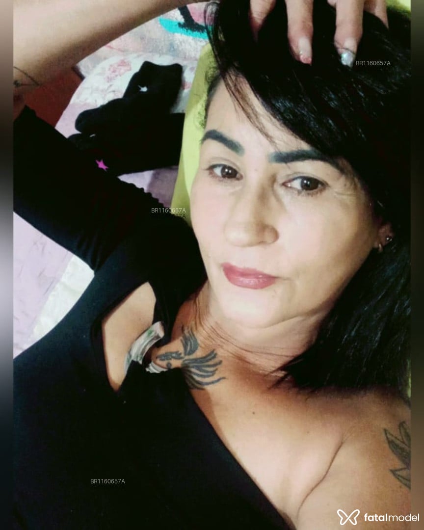 Acompanhante mulher morena (o) de olhos castanhos - Vick Ribeiro