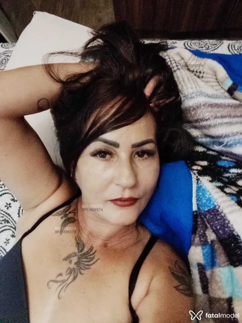 Acompanhante mulher morena (o) de olhos castanhos - Vick Ribeiro