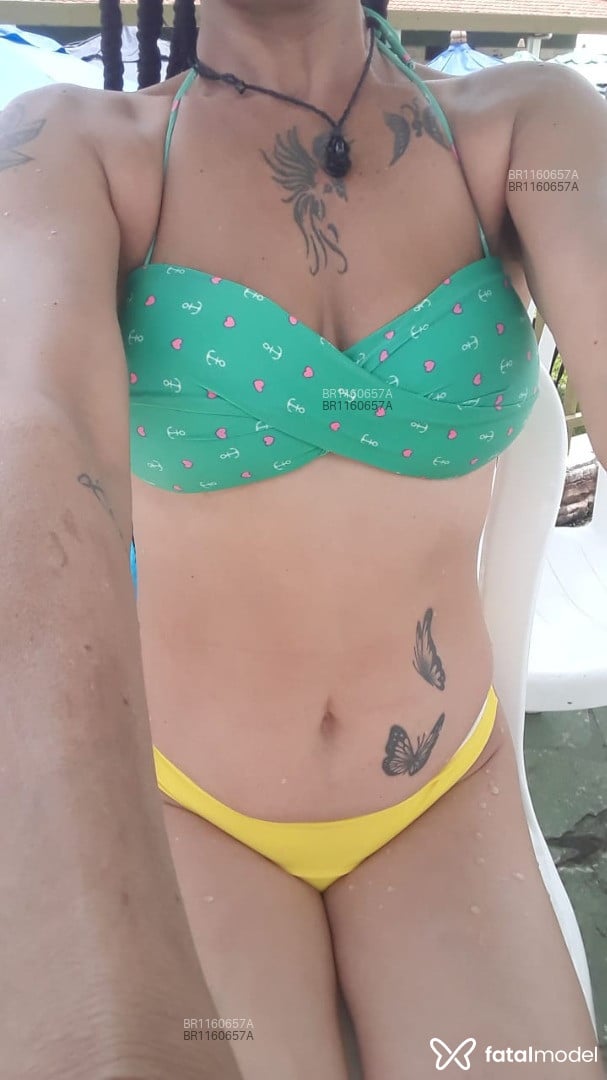 Acompanhante mulher morena (o) de olhos castanhos - Vick Ribeiro