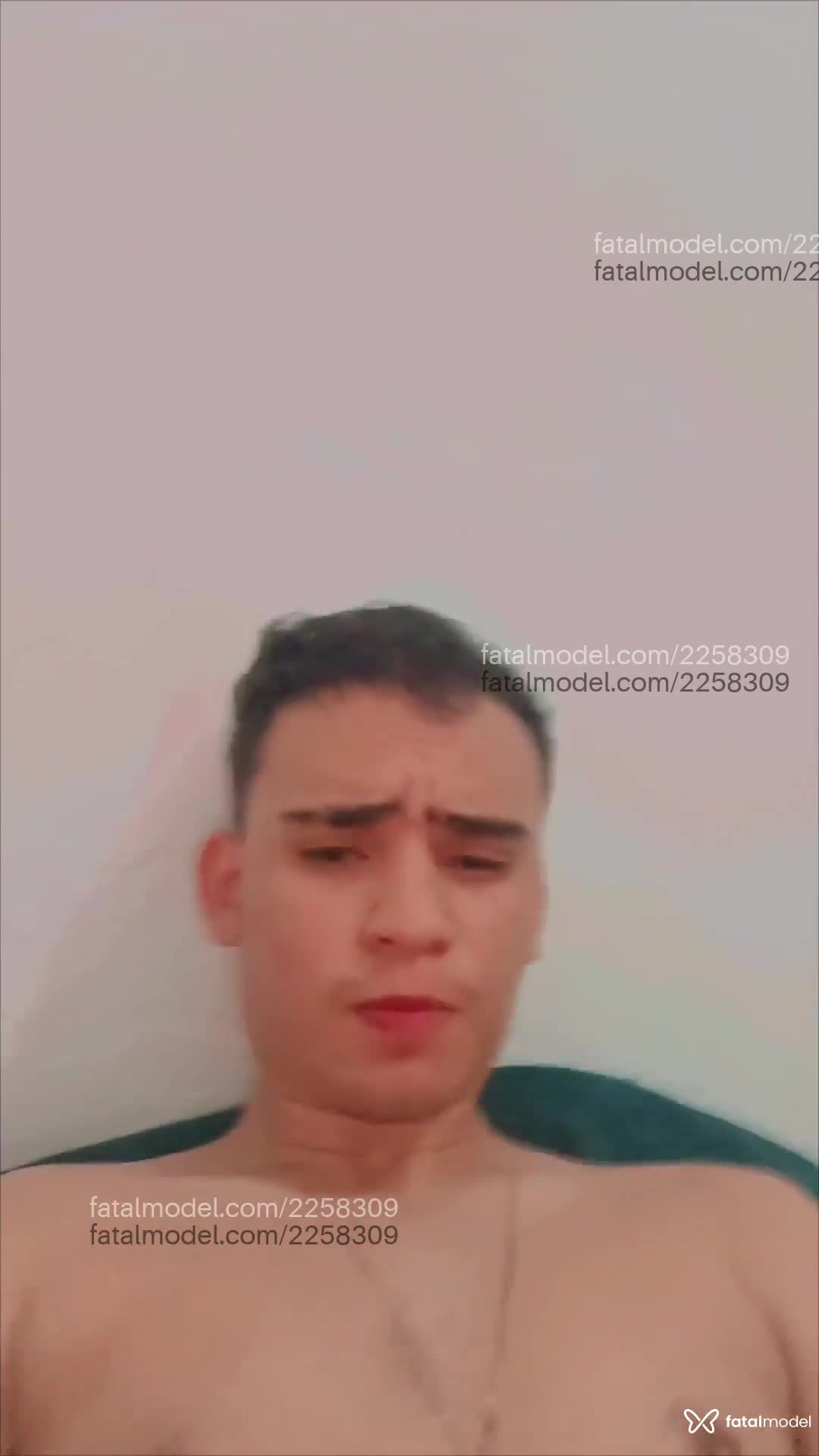 Acompanhante homem com cabelo castanho de olhos castanhos em Manaus - Nico Robin