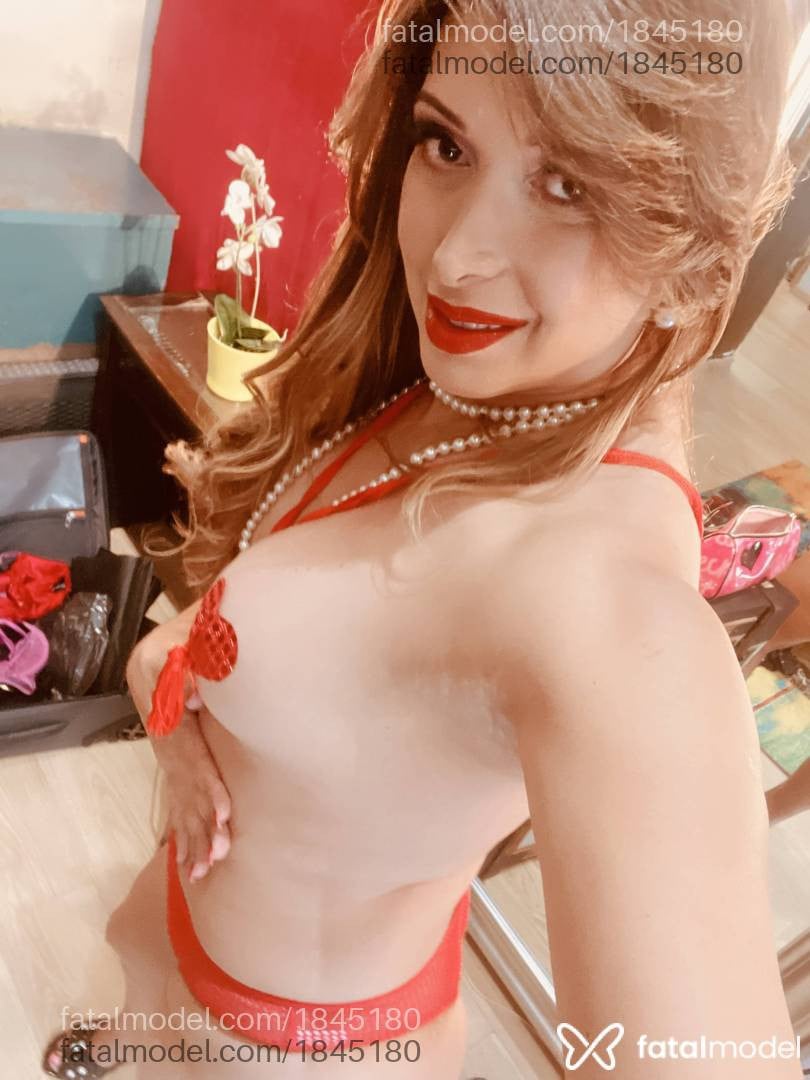Acompanhante mulher trans com cabelo castanho de olhos mel em Goiânia - Natascha Naty