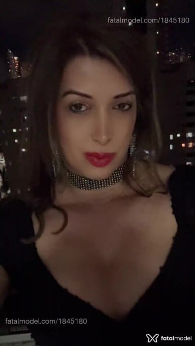Acompanhante mulher trans com cabelo castanho de olhos mel em Goiânia - Natascha Naty