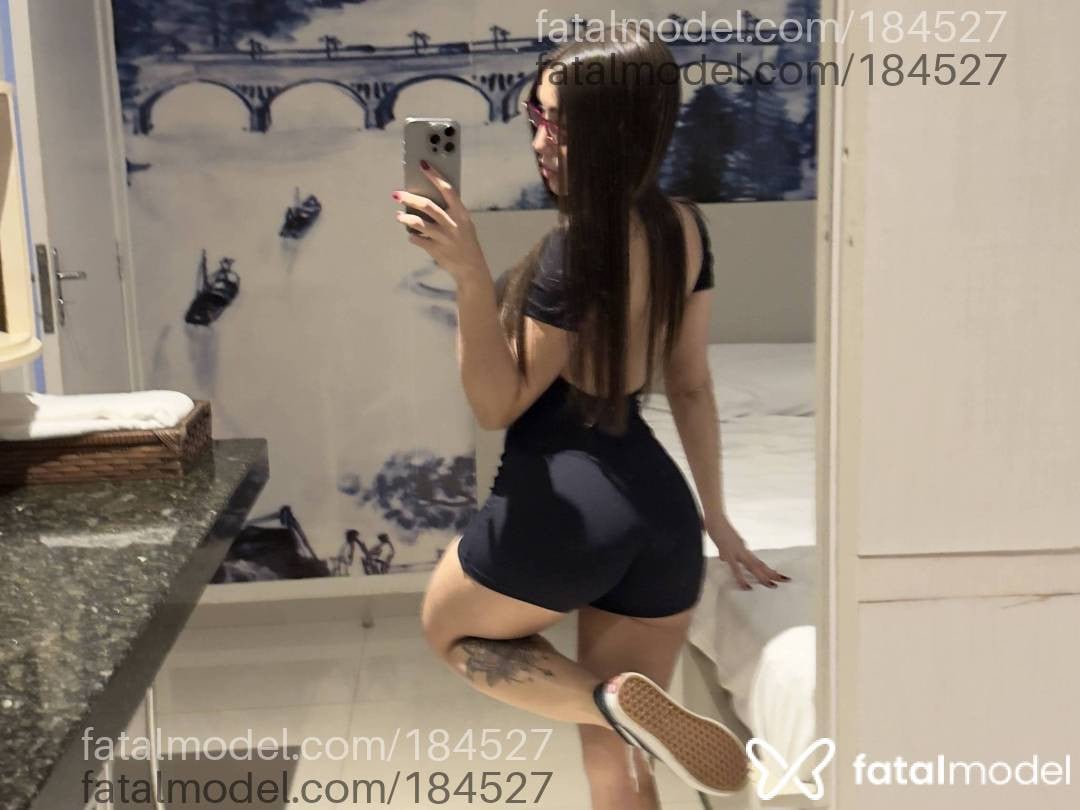 Acompanhante mulher com cabelo castanho de olhos castanhos - Jessica Pacheco