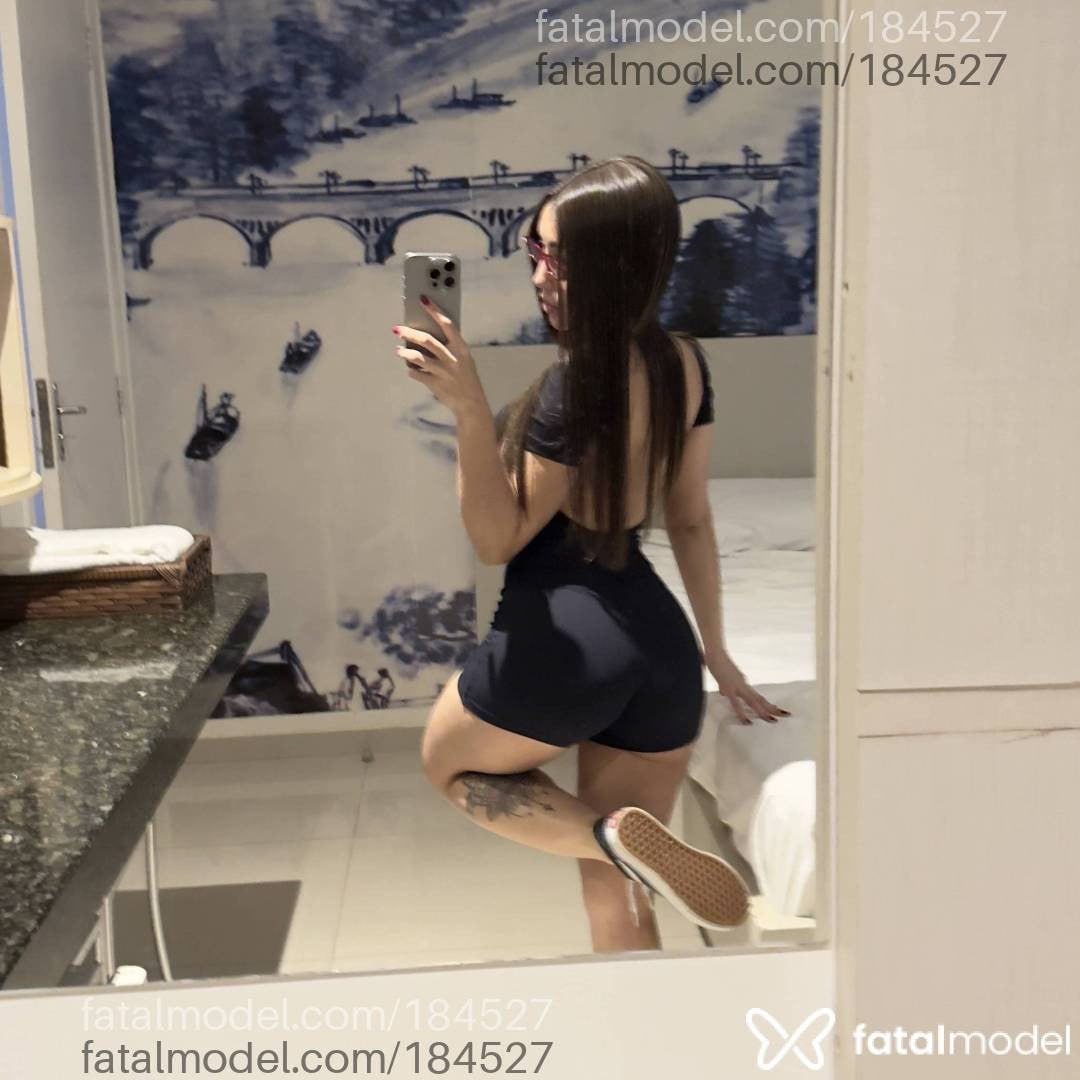 Acompanhante mulher com cabelo castanho de olhos castanhos - Jessica Pacheco