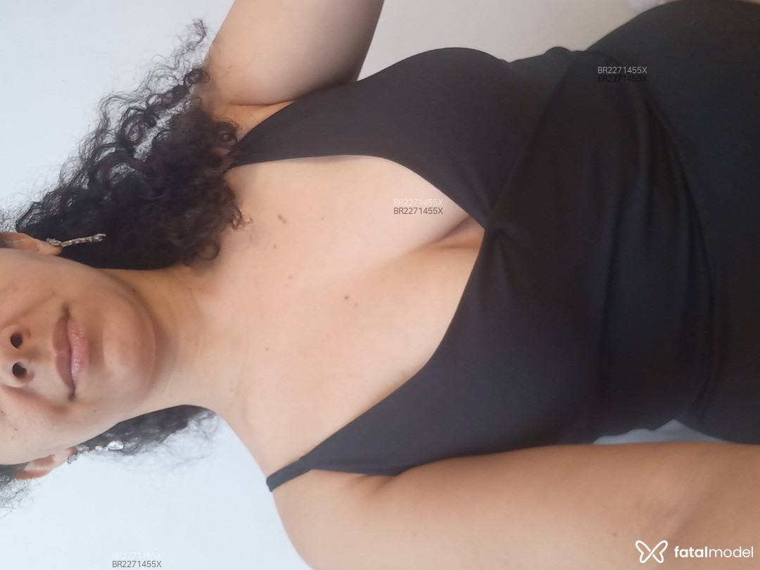 Acompanhante mulher com cabelo castanho de olhos castanhos em Virtual - Troféu Hotwife
