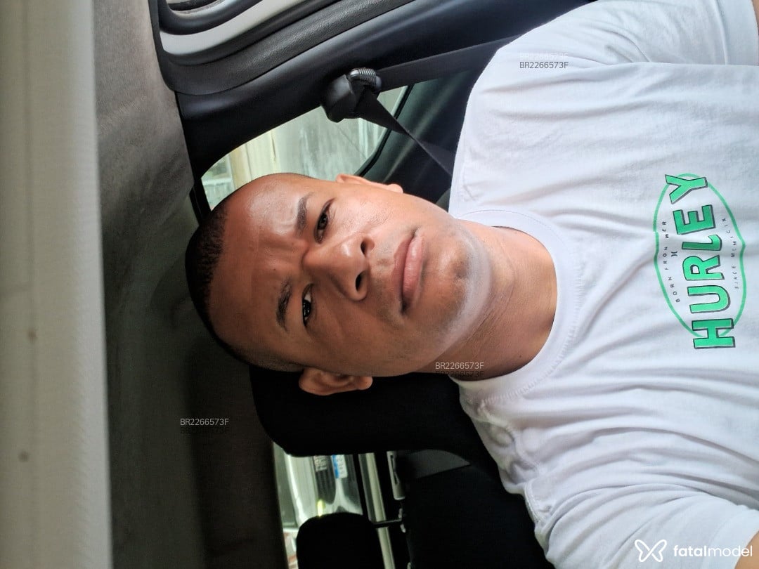 Acompanhante homem morena (o) de olhos castanhos em Porto Alegre - Pedro