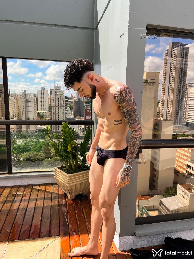 Acompanhante homem com cabelo castanho de olhos castanhos em Sorocaba Acompanhante homem com cabelo castanho de olhos castanhos em Sorocaba - Gabriel Sales