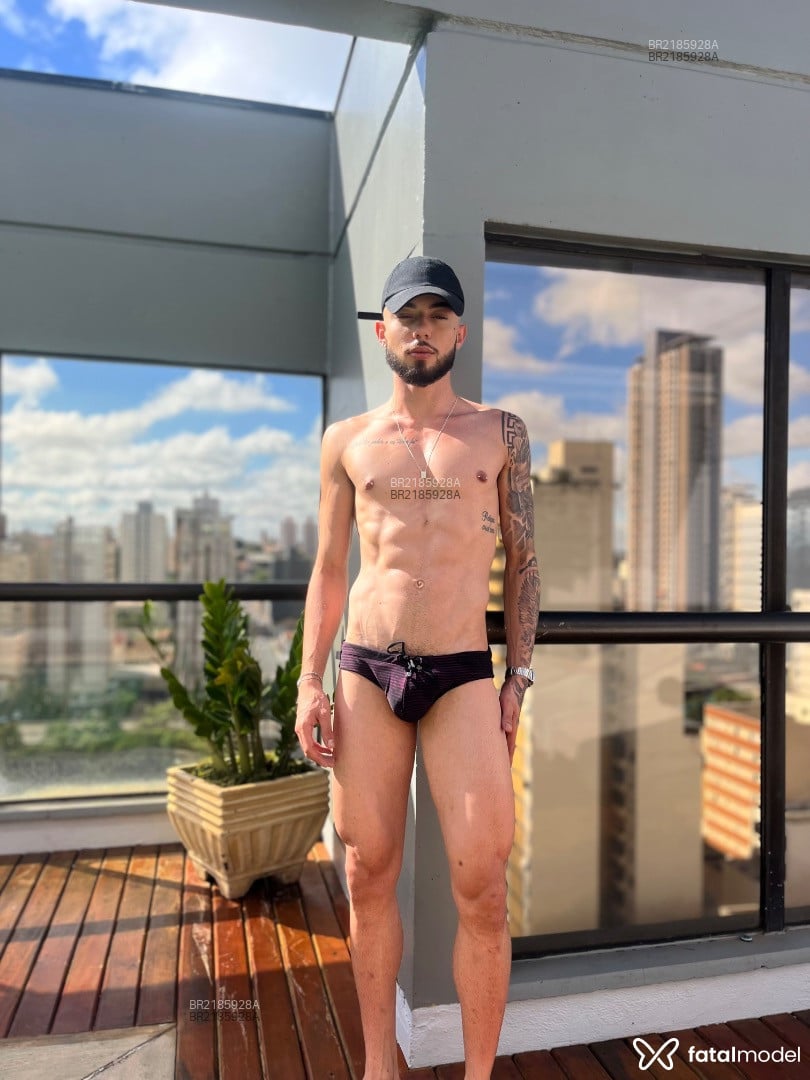Acompanhante homem com cabelo castanho de olhos castanhos em Sorocaba Acompanhante homem com cabelo castanho de olhos castanhos em Sorocaba - Gabriel Sales