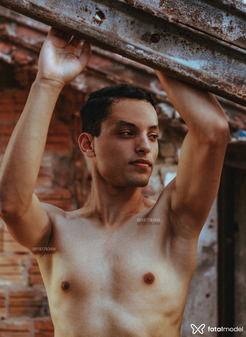 Acompanhante homem morena (o) de olhos castanhos em Curitiba - Bruno Costa