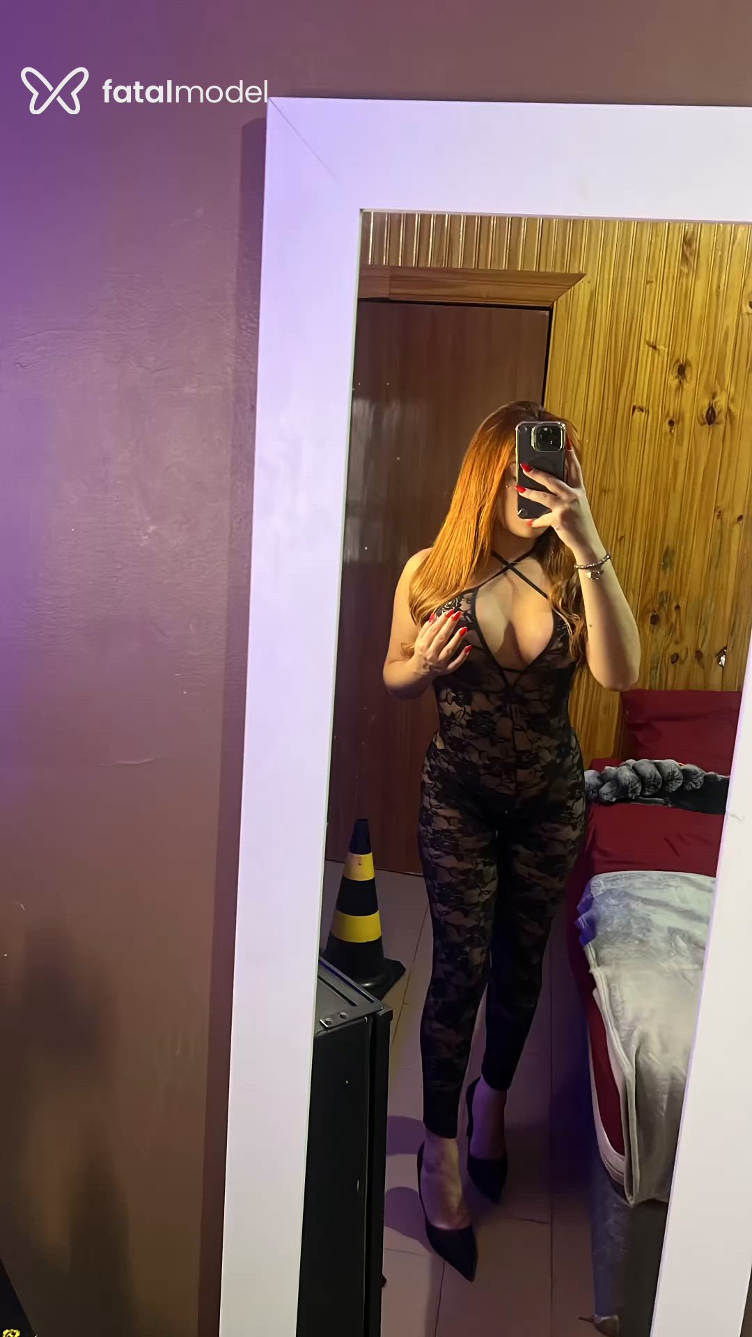 Acompanhante mulher trans ruiva (o) de olhos castanhos - Julia Ribeiro