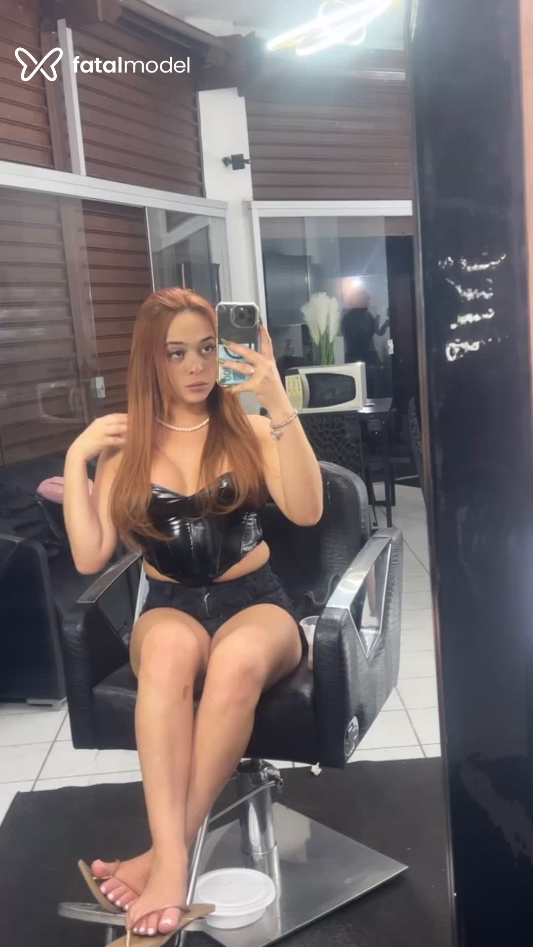 Acompanhante mulher trans ruiva (o) de olhos castanhos - Julia Ribeiro