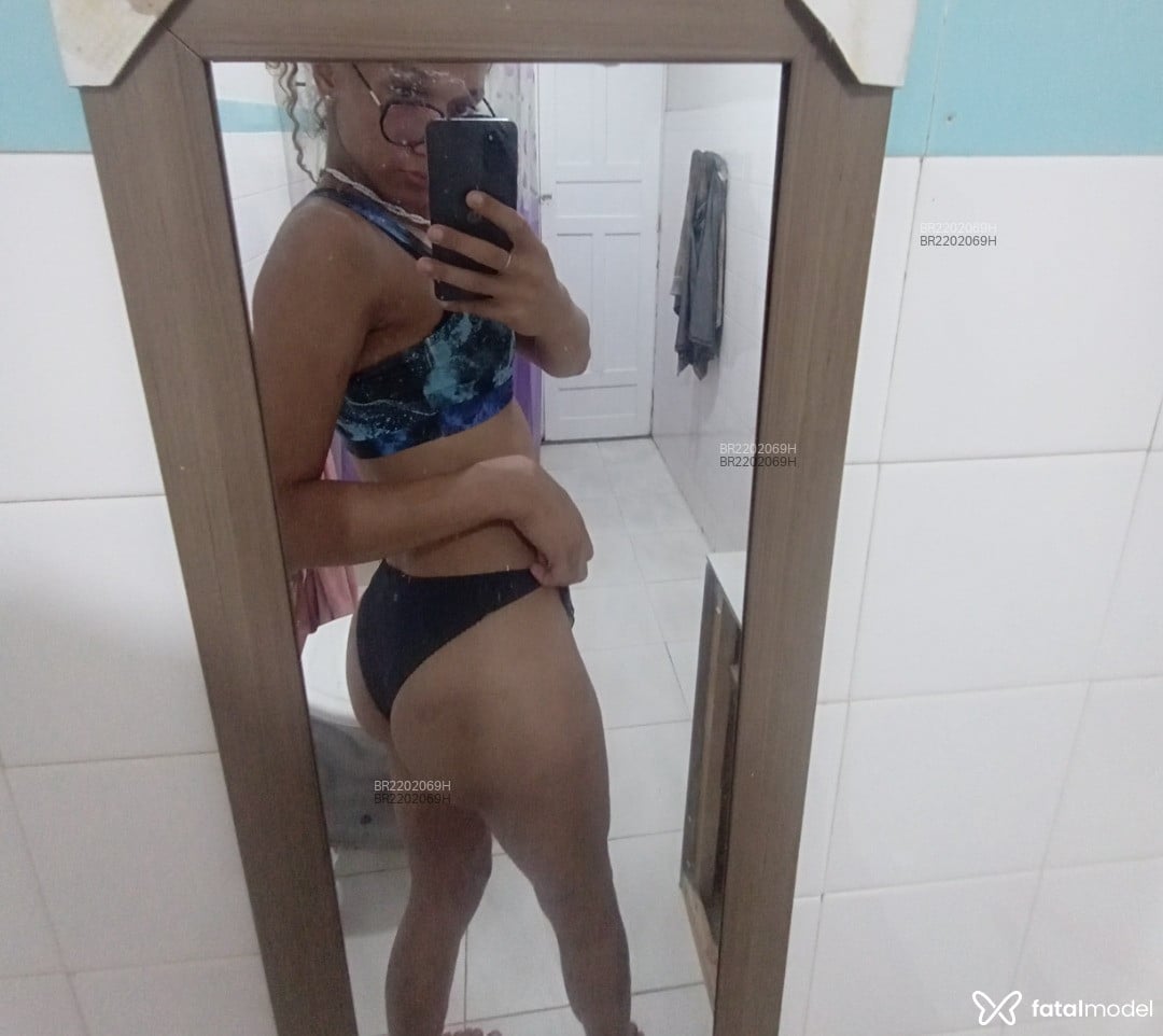 Acompanhante mulher trans com cabelo castanho de olhos castanhos em Cachoeiro de Itapemirim - Isa Theodoro