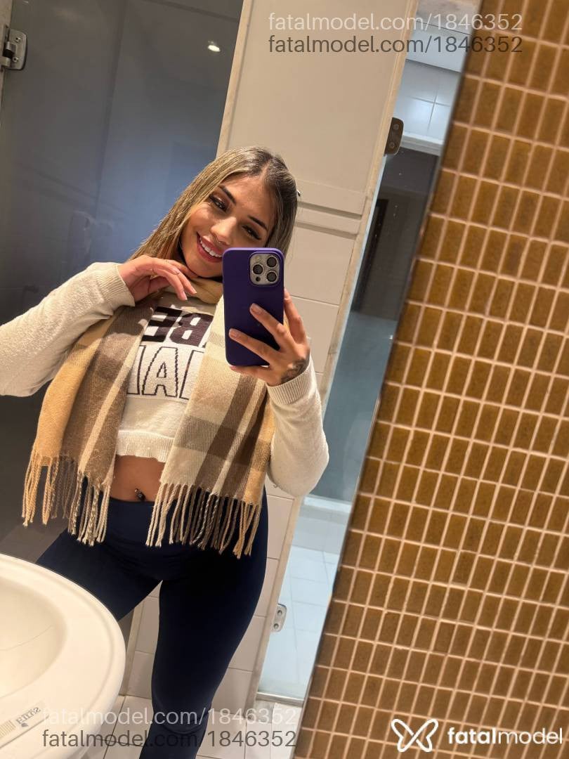 Acompanhante mulher com cabelo castanho de olhos castanhos em Caxias do Sul - Lua