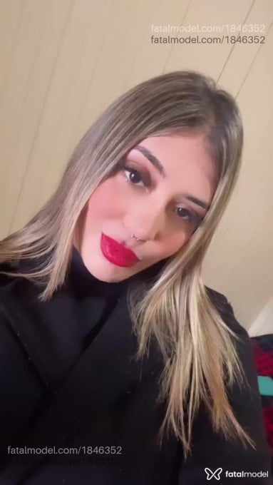 Acompanhante mulher com cabelo castanho de olhos castanhos em Caxias do Sul - Lua