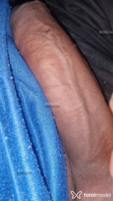 Acompanhante homem morena (o) de olhos cinza - Jeferson