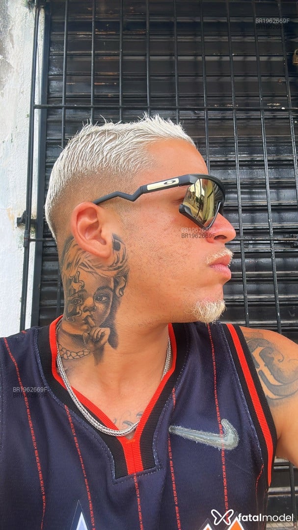 Acompanhante homem loira (o) de olhos castanhos em Navegantes Acompanhante homem loira (o) de olhos castanhos em Navegantes - Augusto Rafael