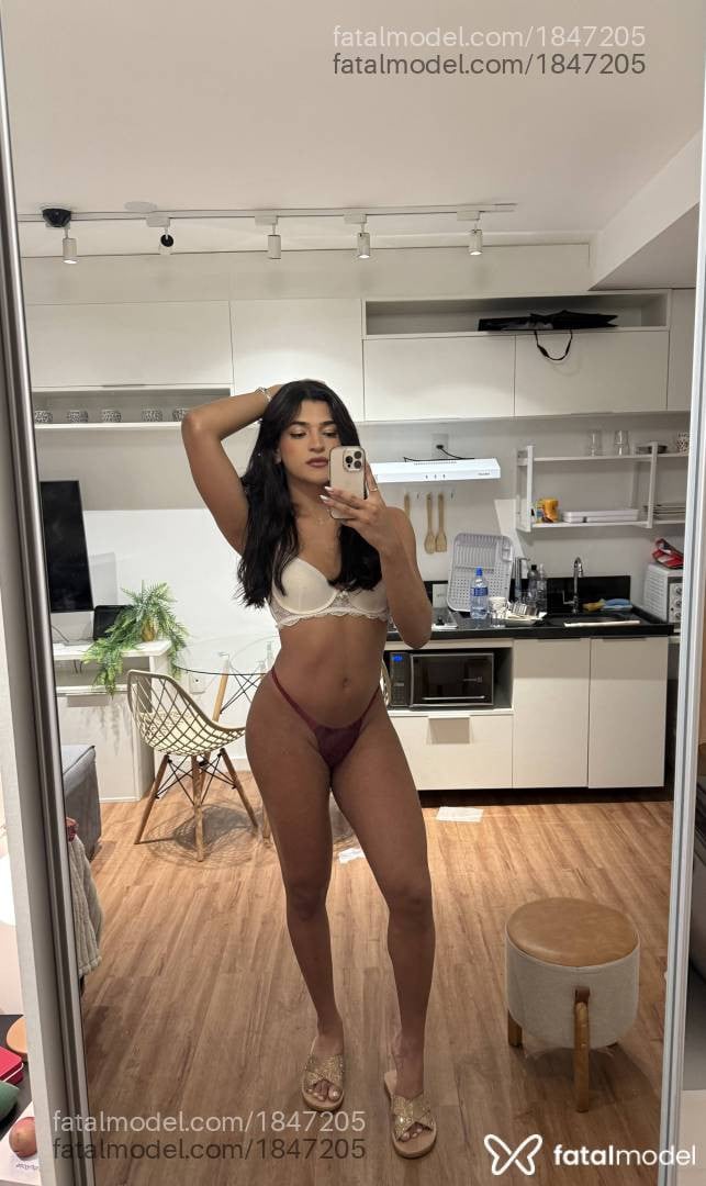 Acompanhante mulher trans morena (o) de olhos castanhos em São Paulo - Camila Volpi