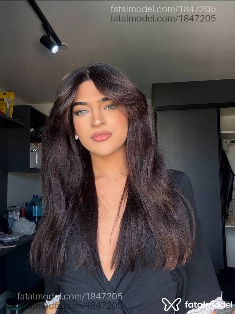 Acompanhante mulher trans morena (o) de olhos castanhos - Camila Volpi