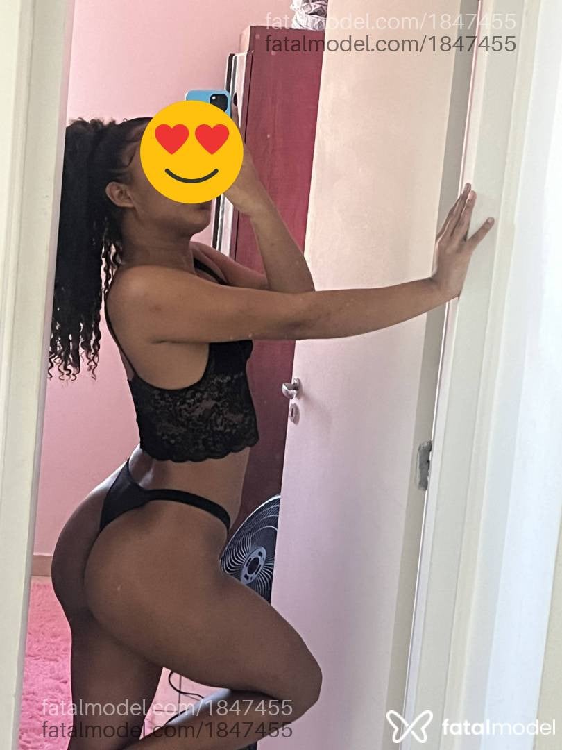 Acompanhante mulher com cabelo castanho de olhos castanhos - Mel
