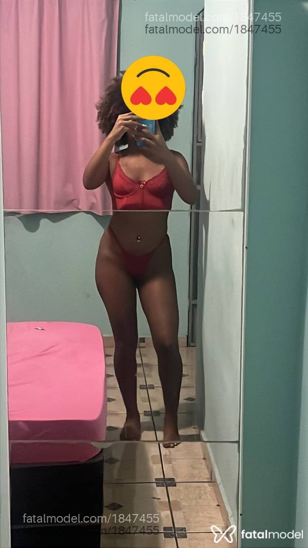Acompanhante mulher com cabelo castanho de olhos castanhos - Mel