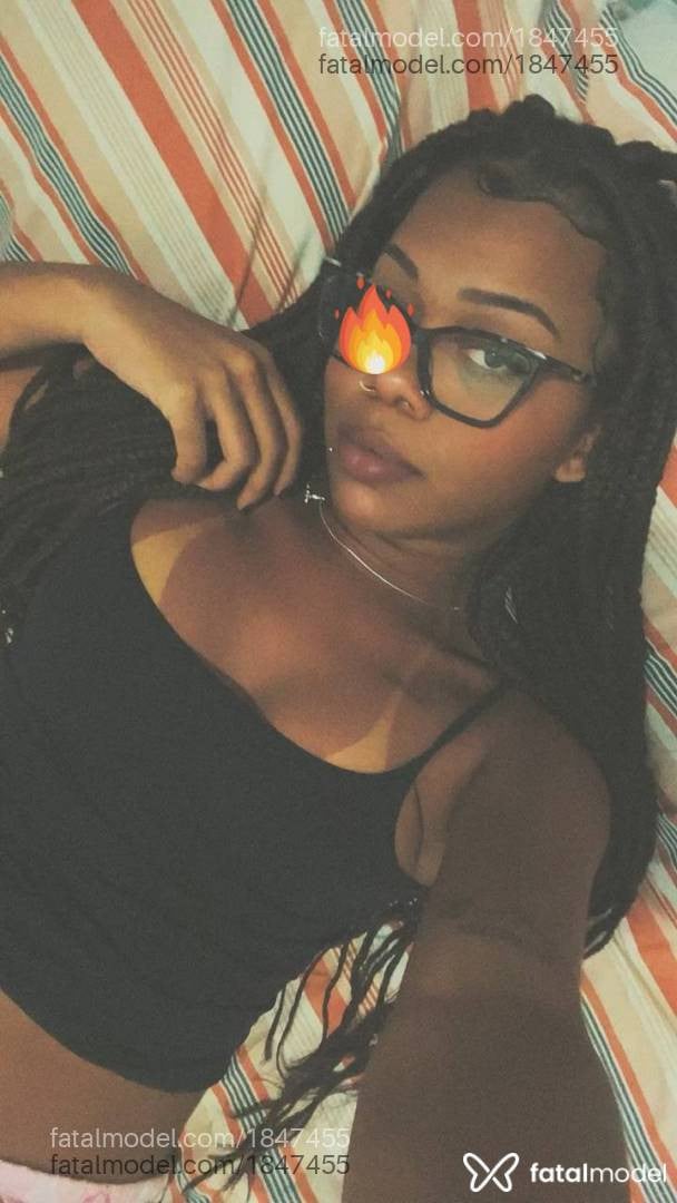 Acompanhante mulher com cabelo castanho de olhos castanhos em Conselheiro Lafaiete - Mel