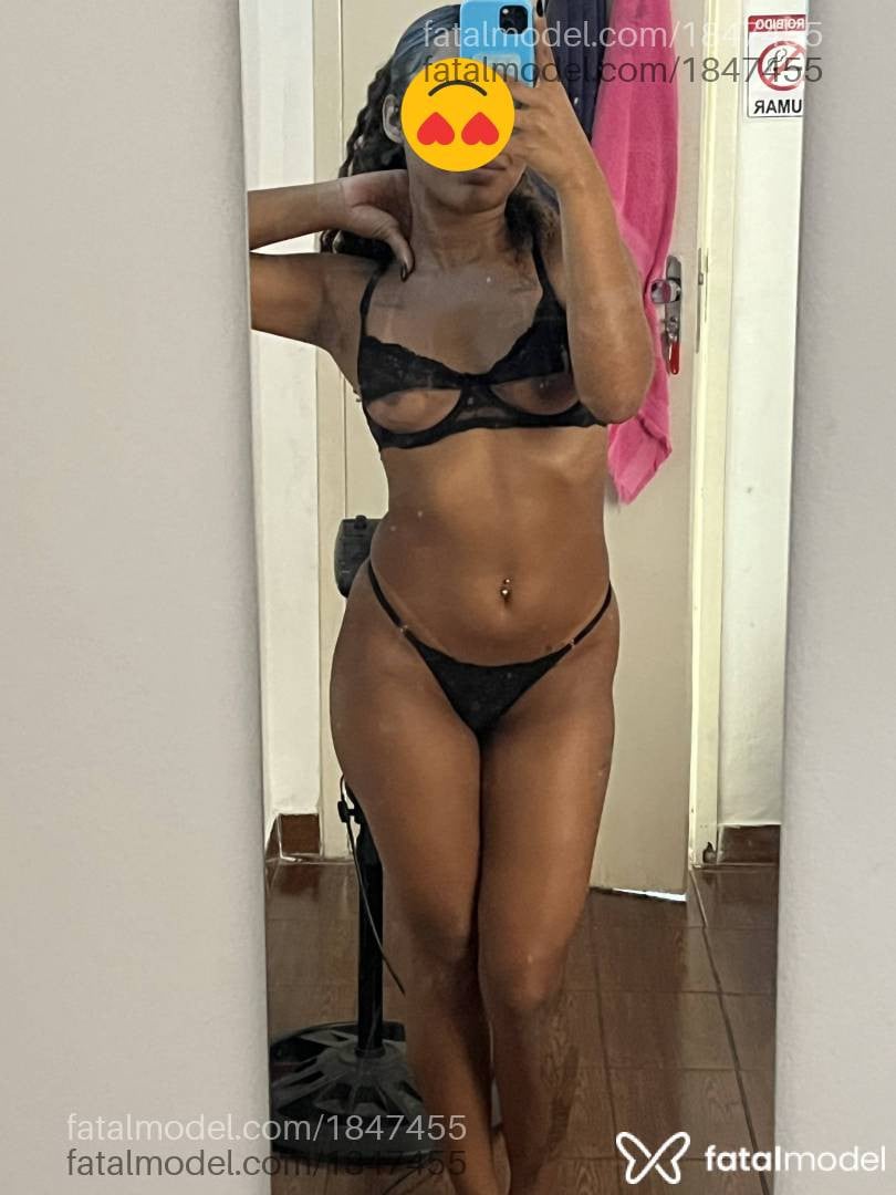 Acompanhante mulher com cabelo castanho de olhos castanhos - Mel