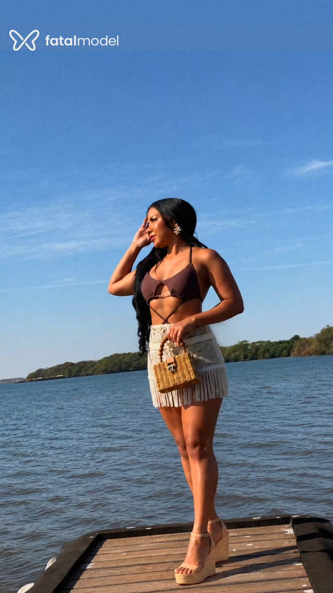 Acompanhante mulher morena (o) de olhos castanhos - índiabella