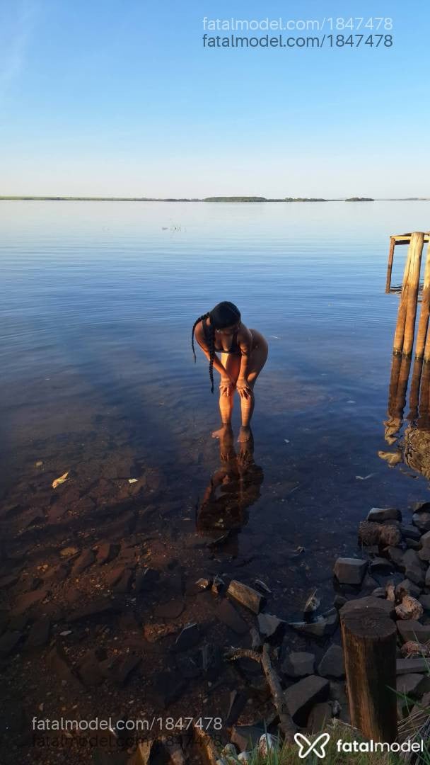 Acompanhante mulher morena (o) de olhos castanhos - índiabella